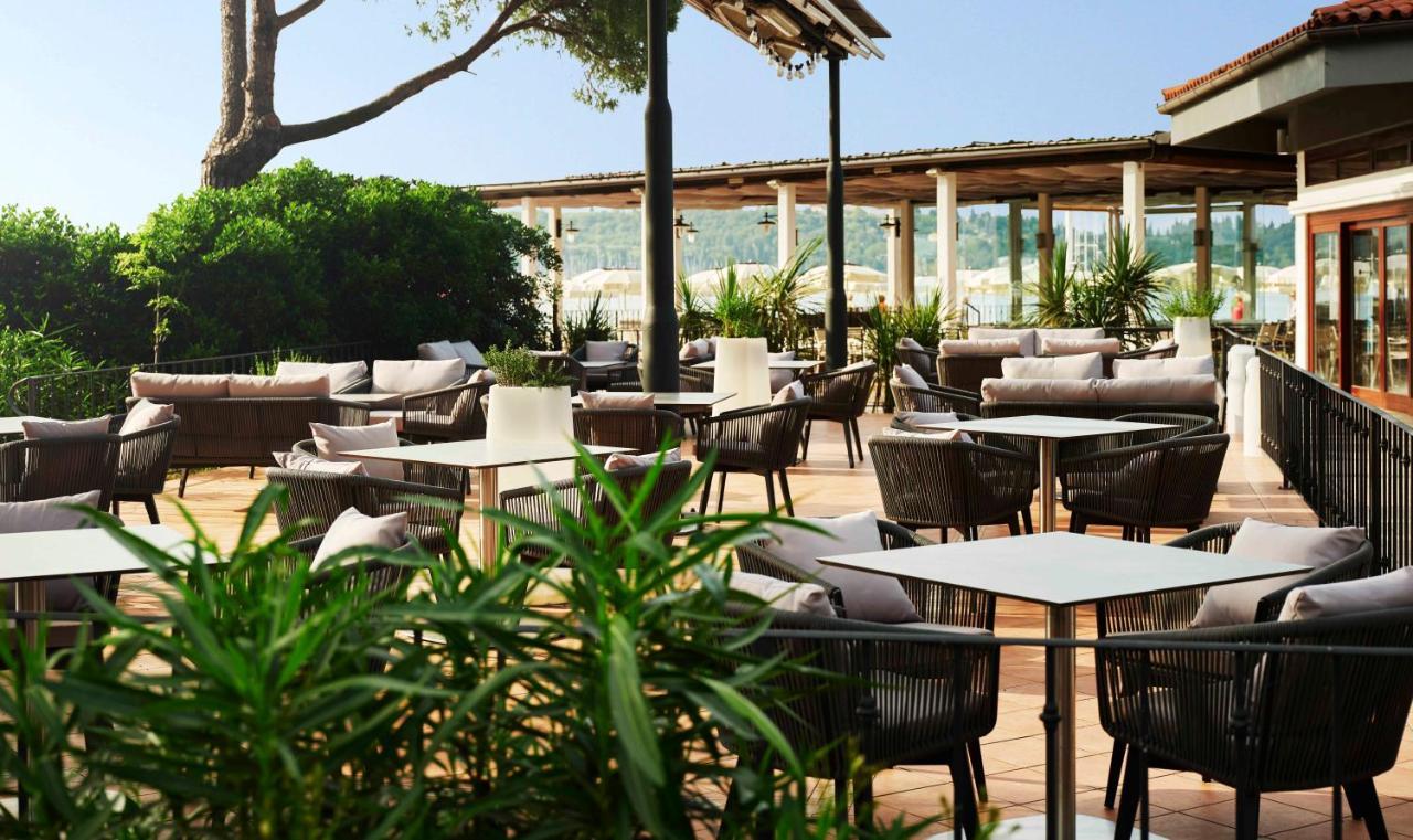 Hotel Slovenija - Terme & Wellness Lifeclass Portoroz Luaran gambar The Club at Changi Airport
