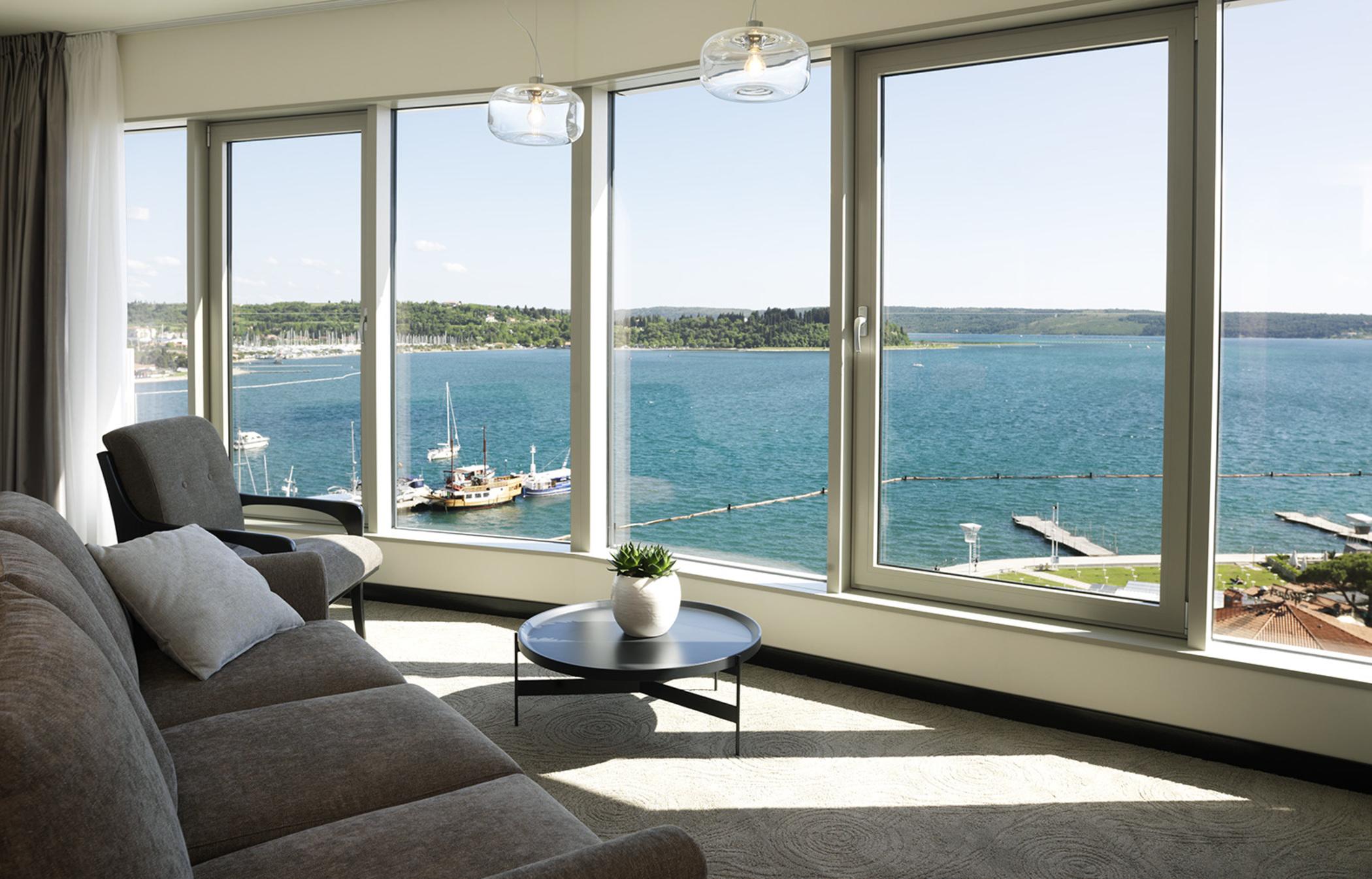 Hotel Slovenija - Terme & Wellness Lifeclass Portoroz Luaran gambar A view of the Lake from the hotel