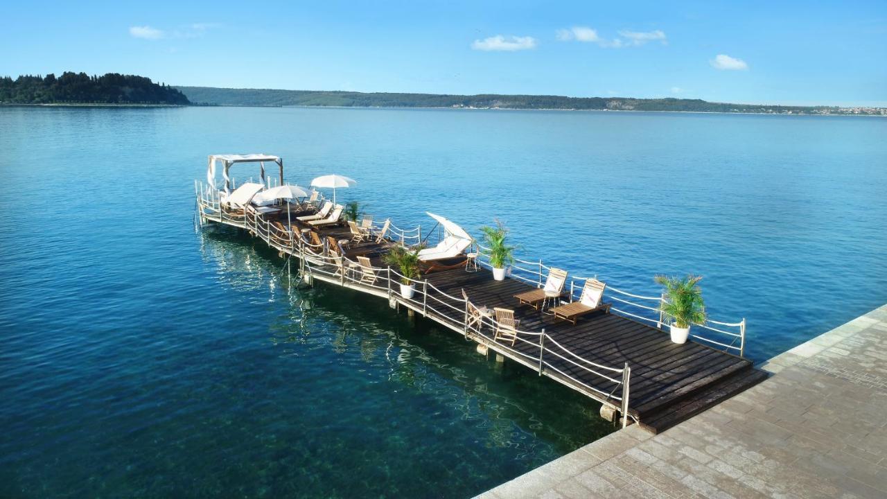 Hotel Slovenija - Terme & Wellness Lifeclass Portoroz Luaran gambar The floating restaurant "La Perla"