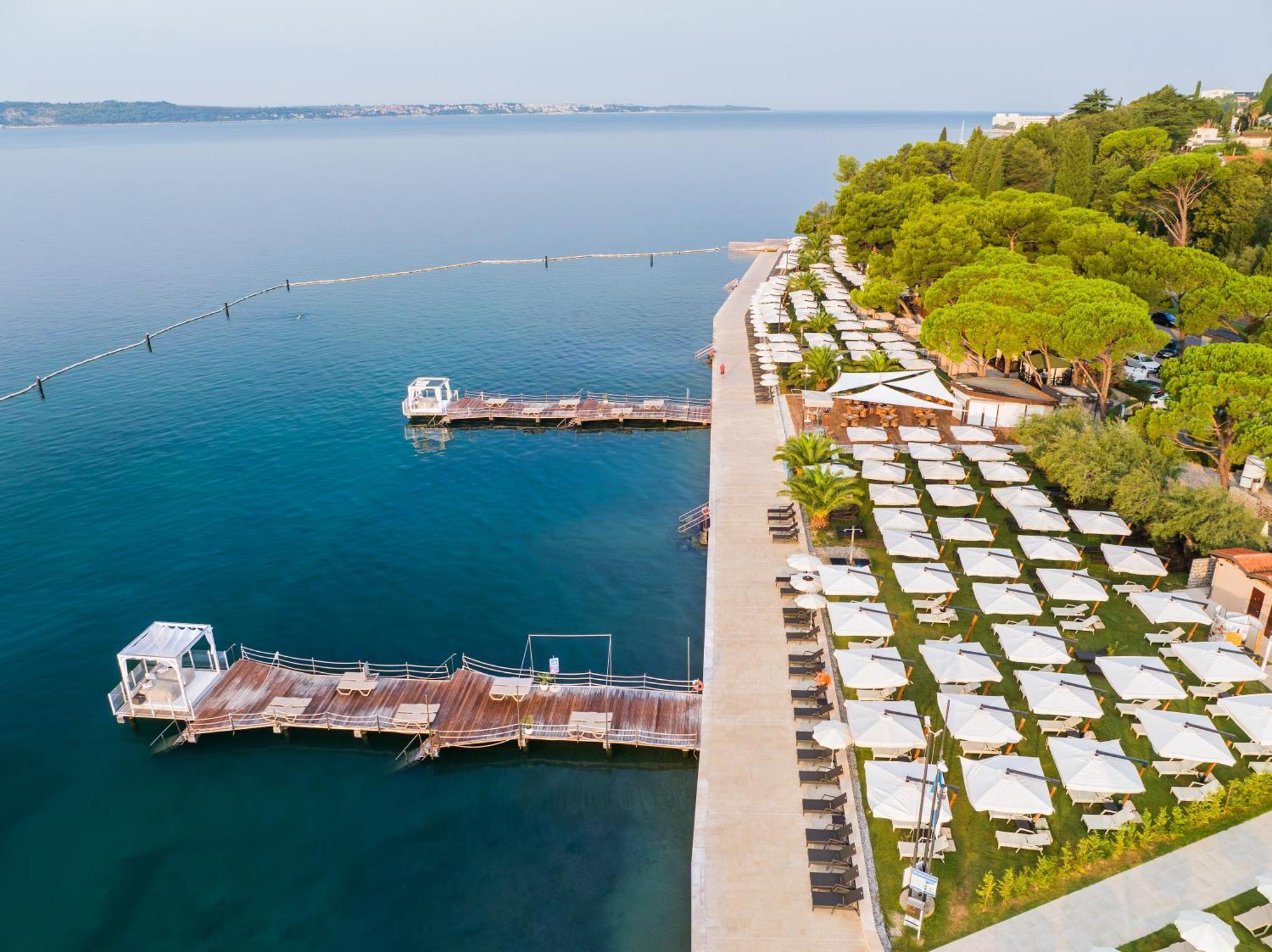 Hotel Slovenija - Terme & Wellness Lifeclass Portoroz Luaran gambar Aerial view of the beach