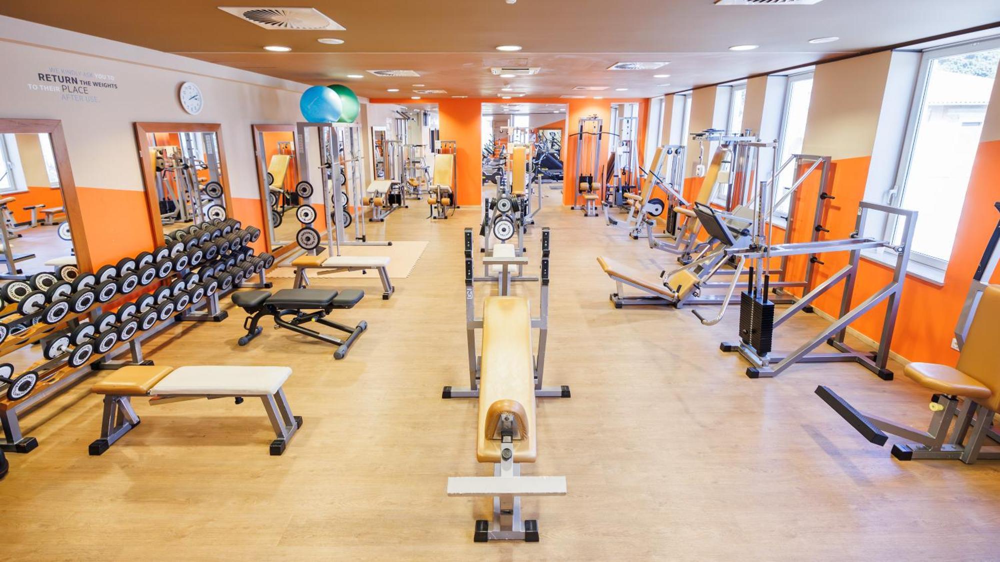 Hotel Slovenija - Terme & Wellness Lifeclass Portoroz Luaran gambar A typical gym