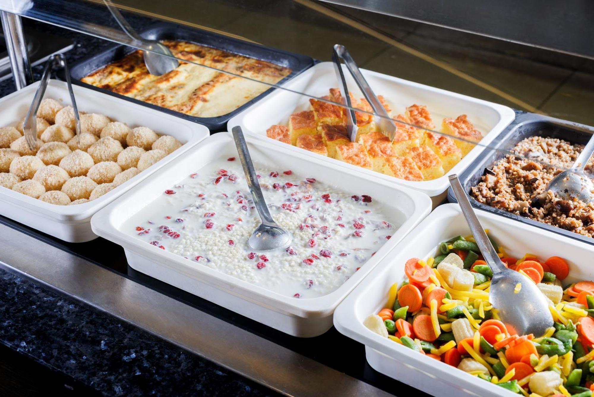 Hotel Slovenija - Terme & Wellness Lifeclass Portoroz Luaran gambar A selection of dishes at a buffet
