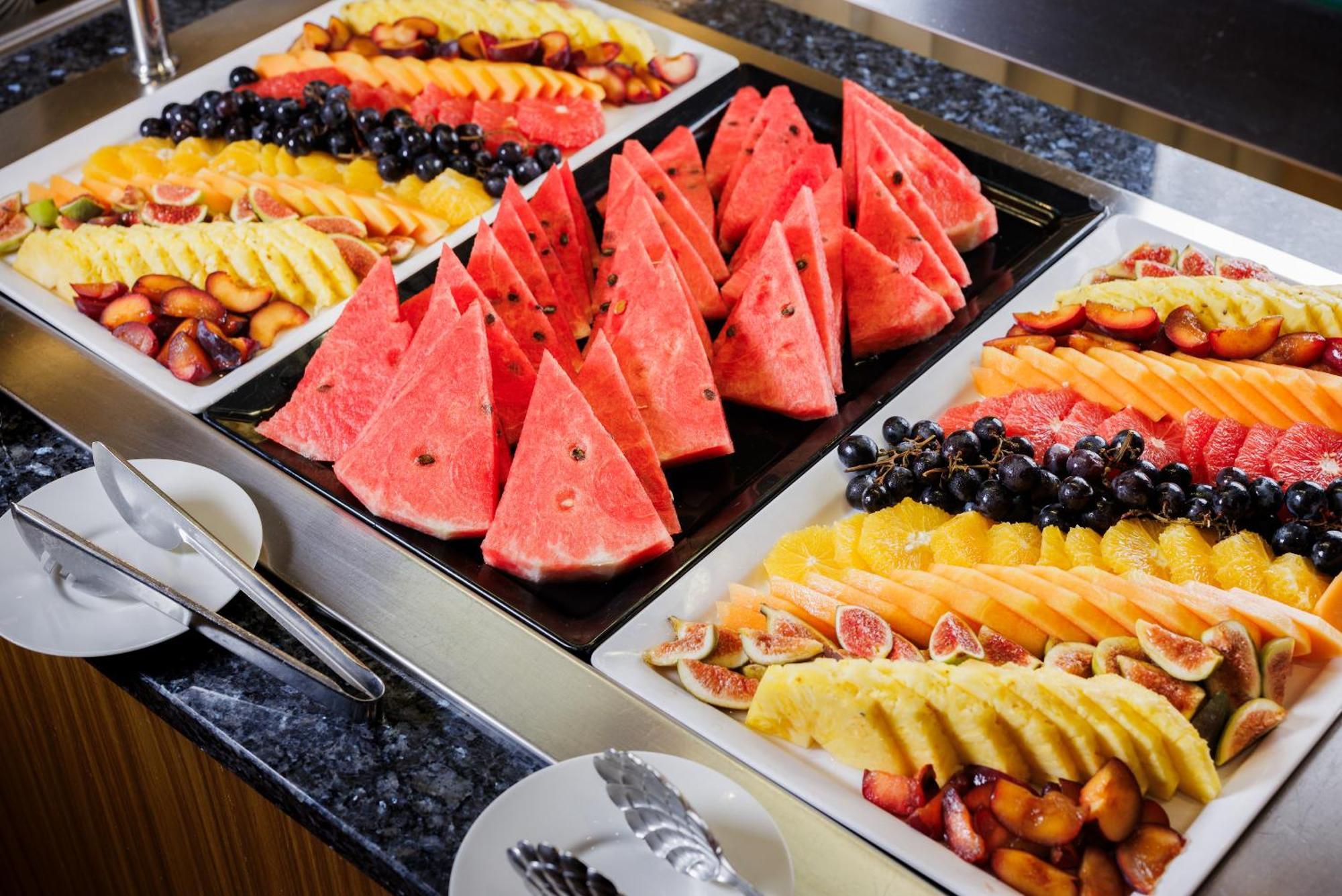 Hotel Slovenija - Terme & Wellness Lifeclass Portoroz Luaran gambar Fruit salad