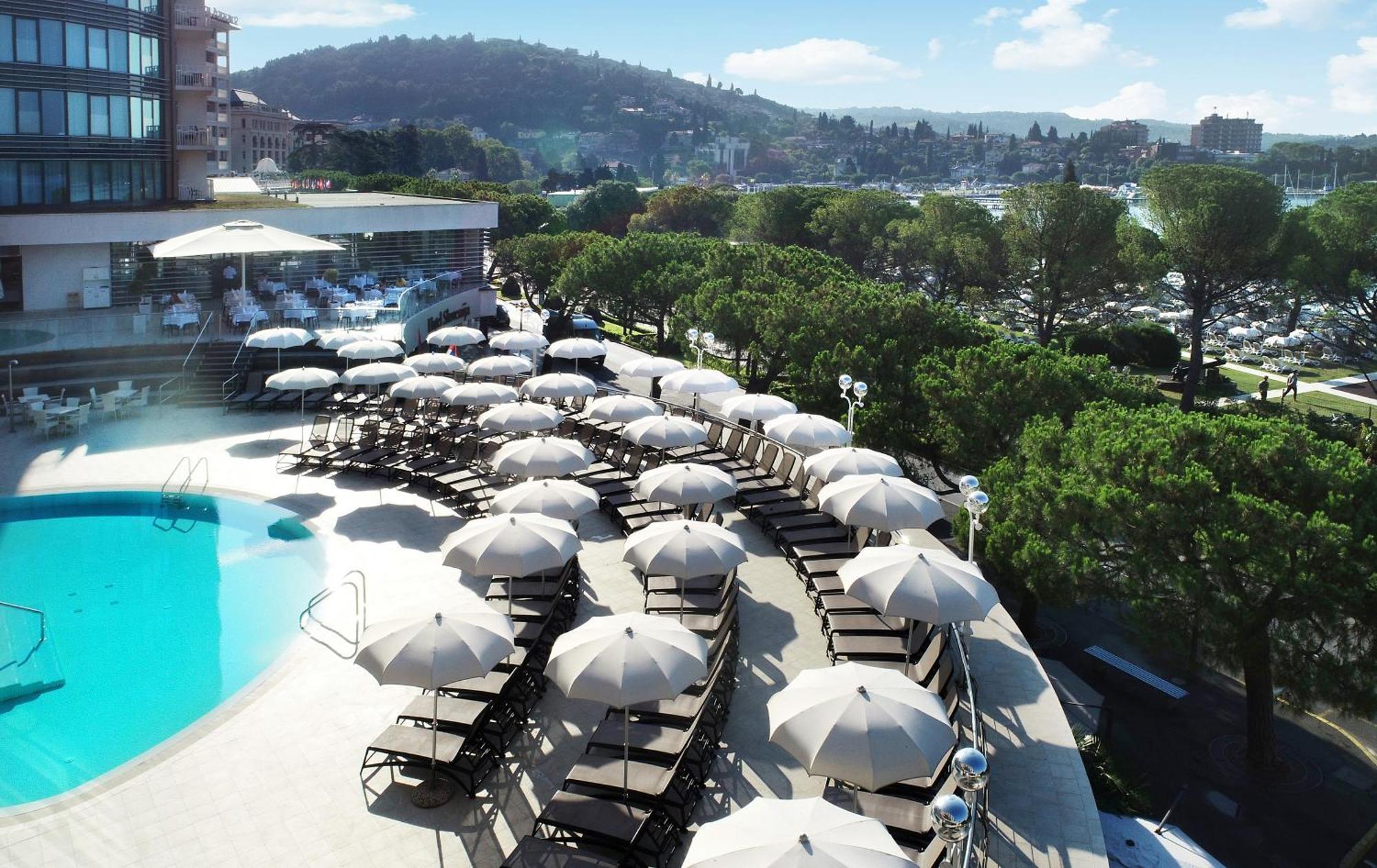 Hotel Slovenija - Terme & Wellness Lifeclass Portoroz Luaran gambar The pool at the Standard, Hollywood