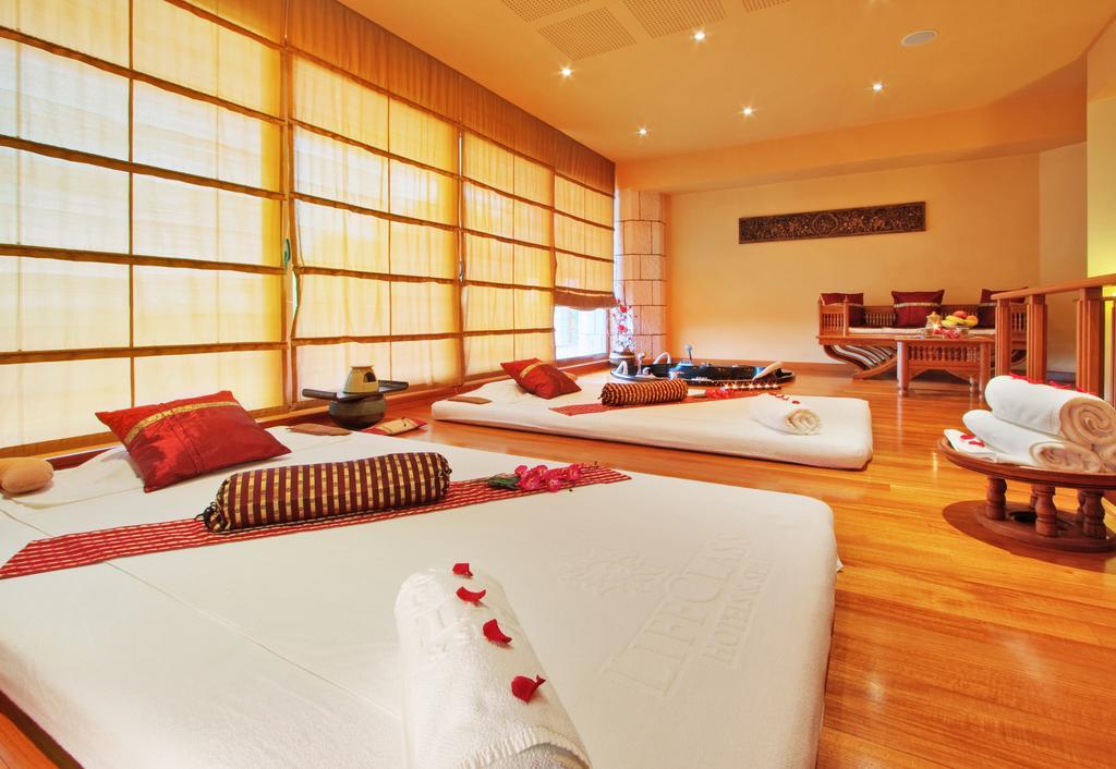 Hotel Slovenija - Terme & Wellness Lifeclass Portoroz Kemudahan gambar A treatment room at the spa